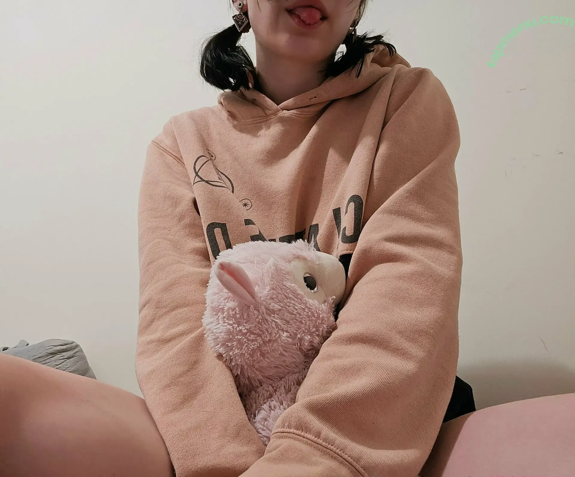 freekitkat33 nude photo #0025 (freekitkat_)