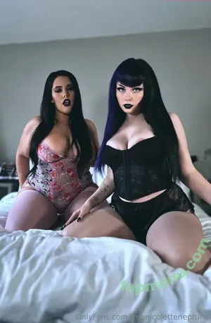freenicoletteneptune / thequeenneptune nude photo #0004