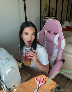 freethecece / thefreemoneyshow nude photo #0090