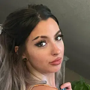 freevixly / xsarah_amyx nude photo #0005
