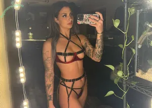 freevixly / xsarah_amyx nude photo #0018