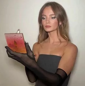 Freya Allan / Ciri / freyaallan / freyaallann nude photo #0327