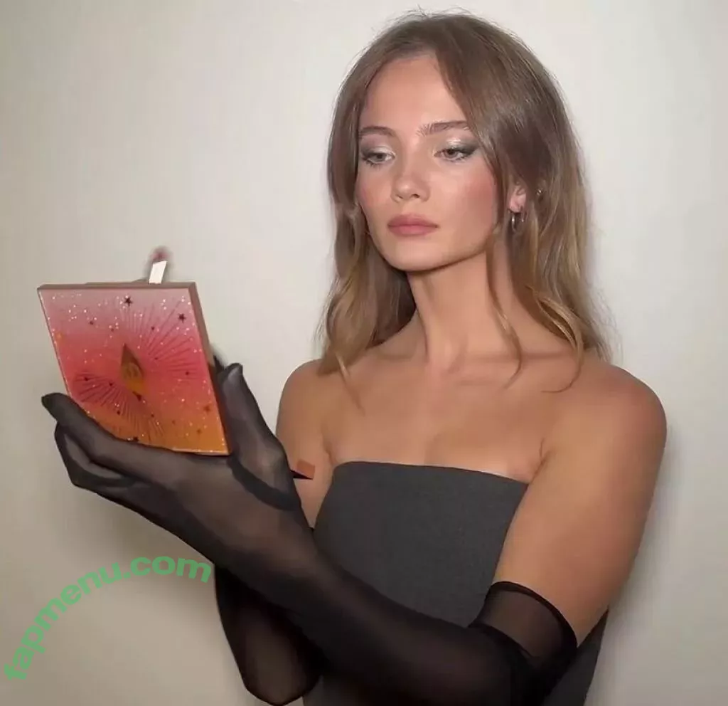 Freya Allan nude photo #0327 (Ciri / freyaallan / freyaallann)