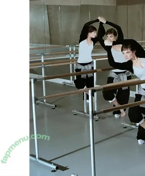 Freya Allan / Ciri / freyaallan / freyaallann nude photo #1158