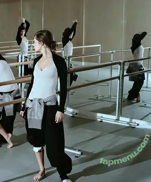 Freya Allan / Ciri / freyaallan / freyaallann nude photo #1163