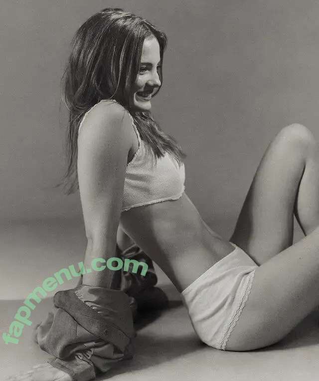 Freya Allan nude photo #1133 (Ciri / freyaallan / freyaallann)