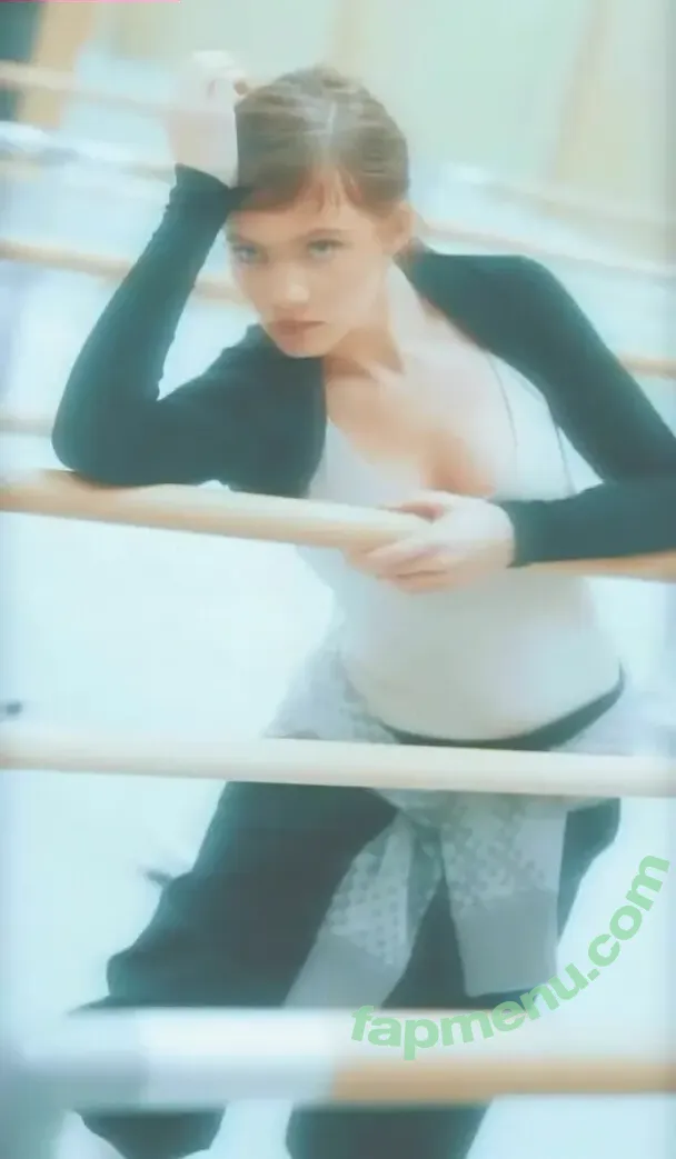 Freya Allan nude photo #1178 (Ciri / freyaallan / freyaallann)