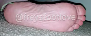 freyafootlove / mynaturaltoes nude photo #0097