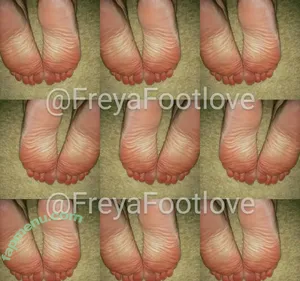 freyafootlove / mynaturaltoes nude photo #0107