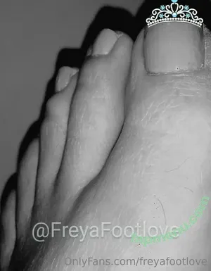 freyafootlove / mynaturaltoes nude photo #0109
