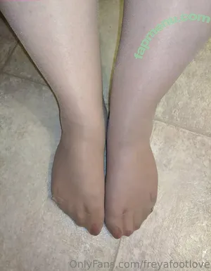 freyafootlove / mynaturaltoes nude photo #0111