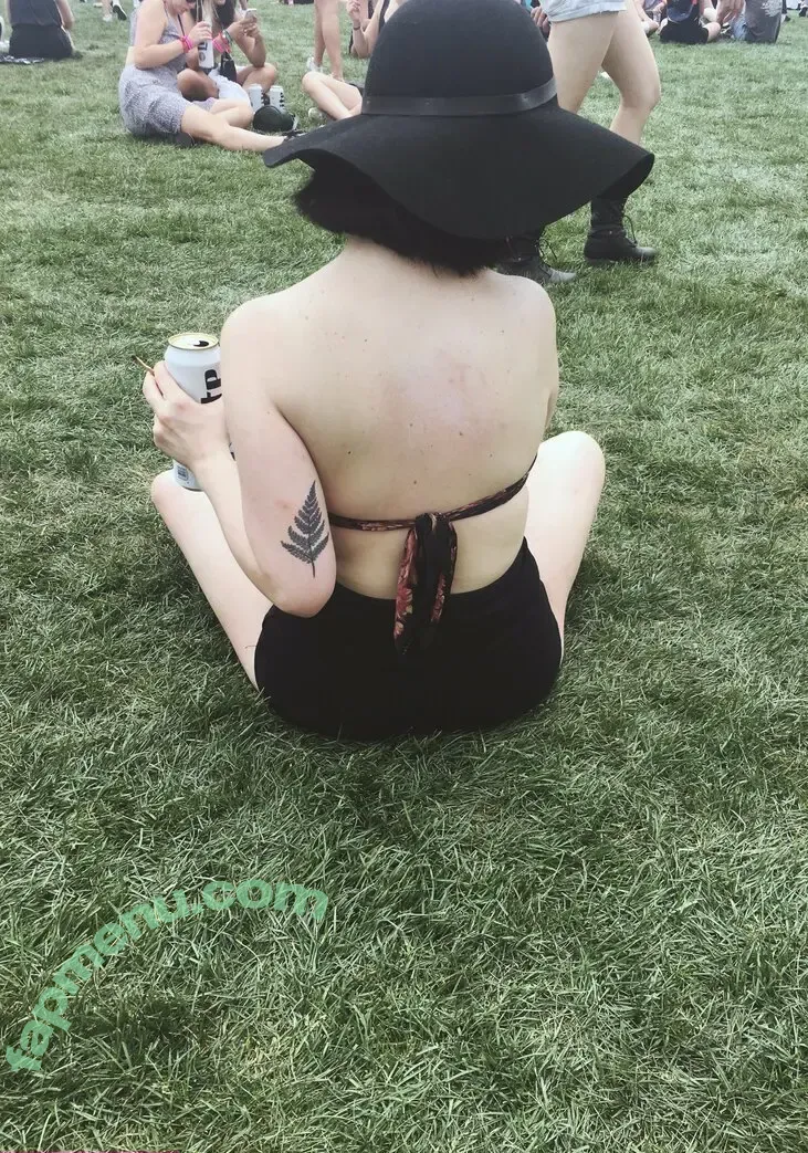 Friendly Witch nude photo #0004 (friendlywitch_)