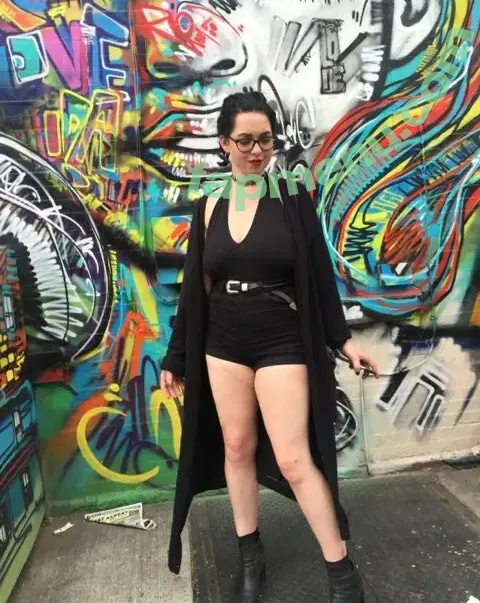 Friendly Witch nude photo #0005 (friendlywitch_)