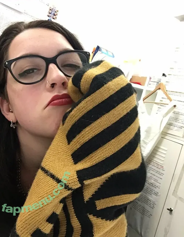 Friendly Witch nude photo #0024 (friendlywitch_)