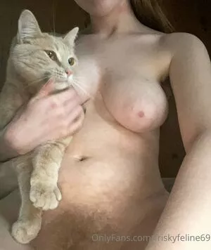 friskyfeline69 / 0f6t nude photo #0038