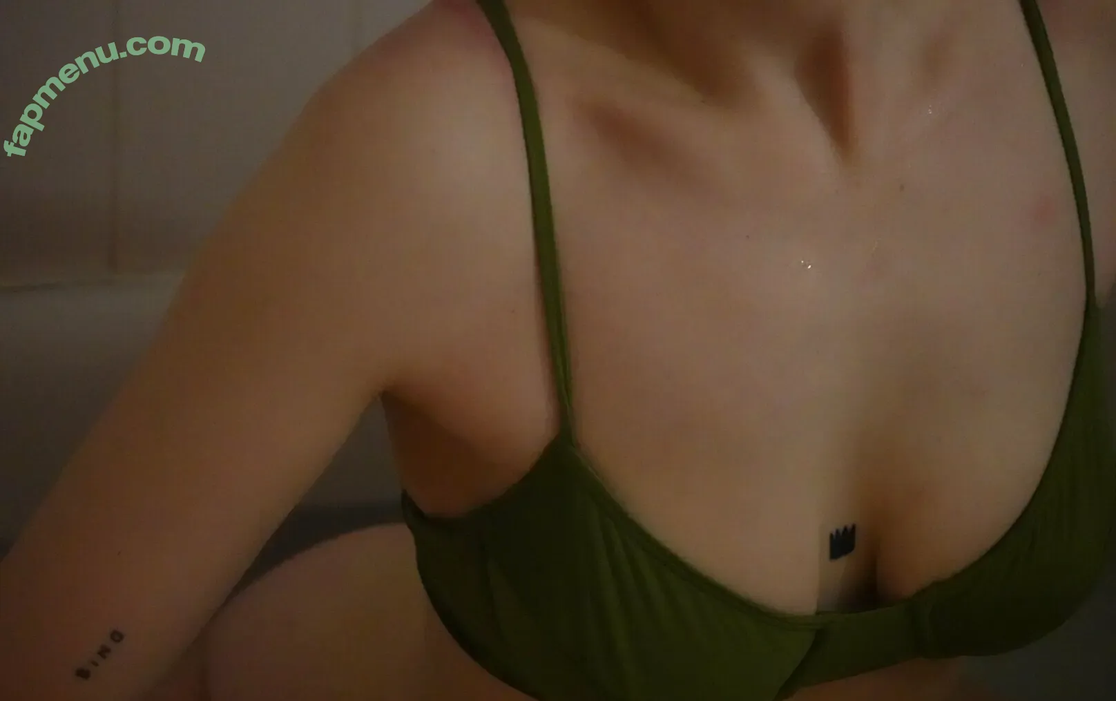 fromqueenvenus nude photo #0048 (fromqueenvenus)