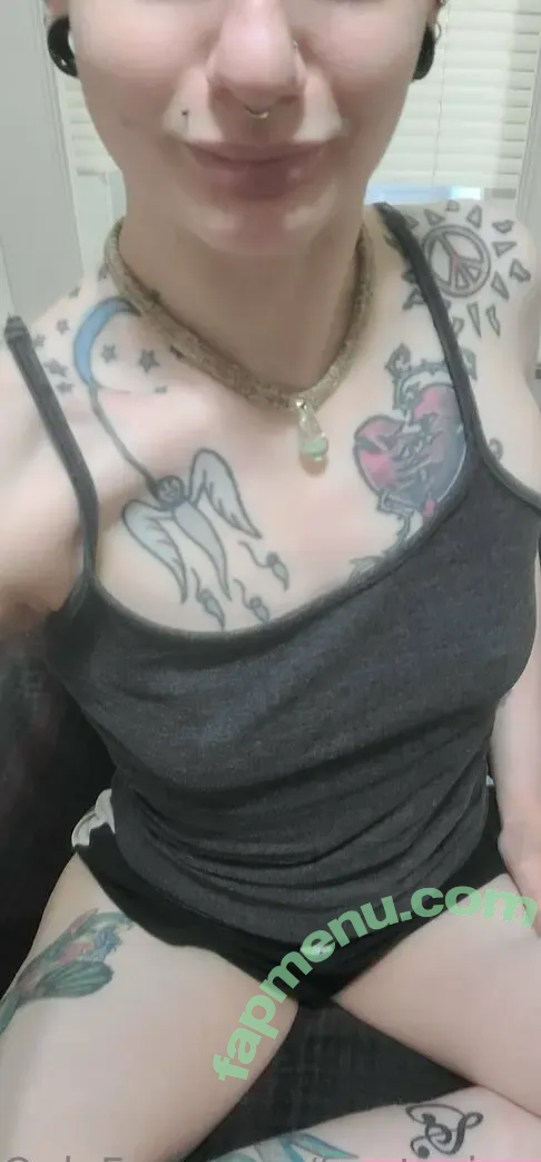 frostyvixen nude photo #0006 (frostyvixen)