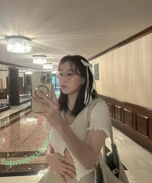 Fufu Flutters ASMR / fufumochii nude photo #0011