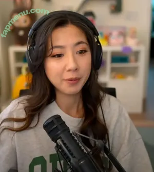 Fuslie / Leslie nude photo #0849