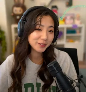 Fuslie / Leslie nude photo #0852