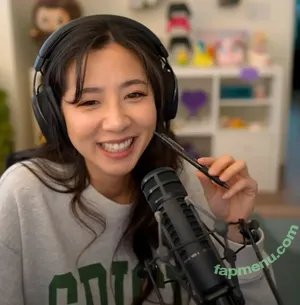 Fuslie / Leslie nude photo #0859
