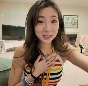 Fuslie / Leslie nude photo #0898