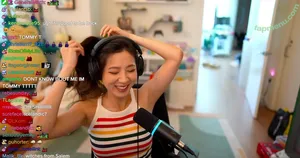 Fuslie / Leslie nude photo #0920