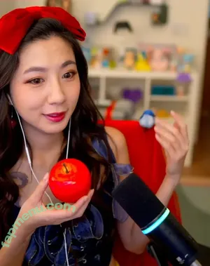 Fuslie / Leslie nude photo #0923