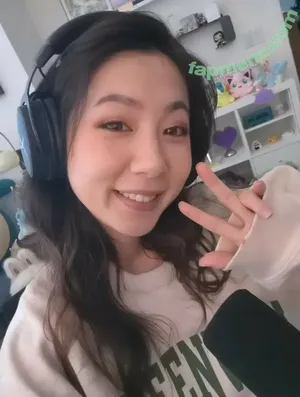 Fuslie / Leslie nude photo #0927