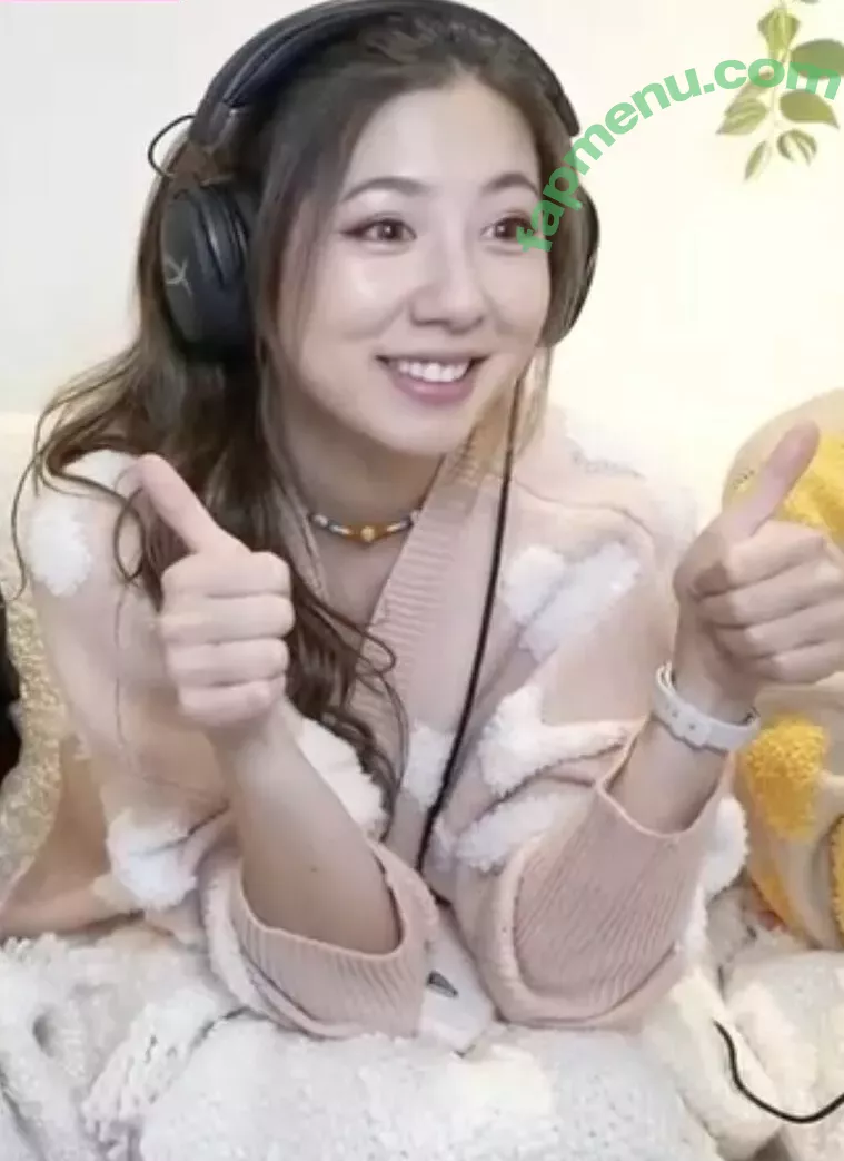 Fuslie nude photo #0268 (Leslie)