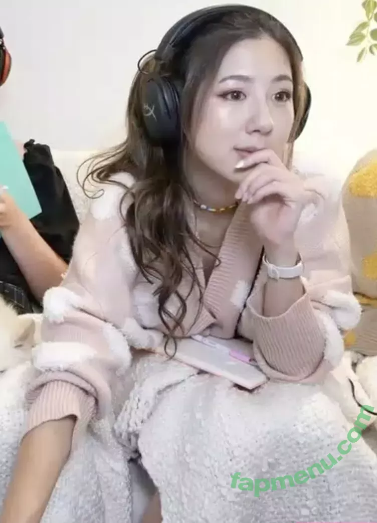 Fuslie nude photo #0270 (Leslie)