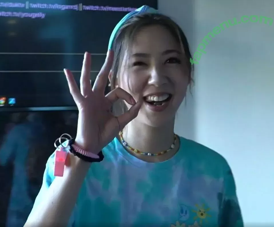 Fuslie nude photo #0277 (Leslie)