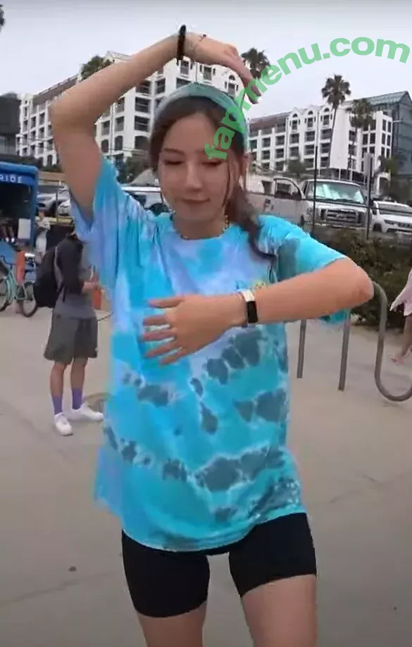Fuslie nude photo #0302 (Leslie)