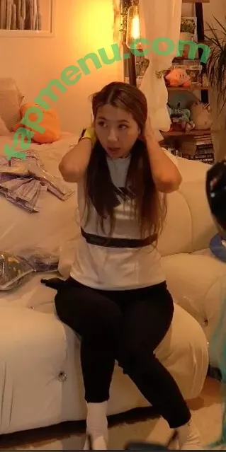 Fuslie nude photo #0332 (Leslie)