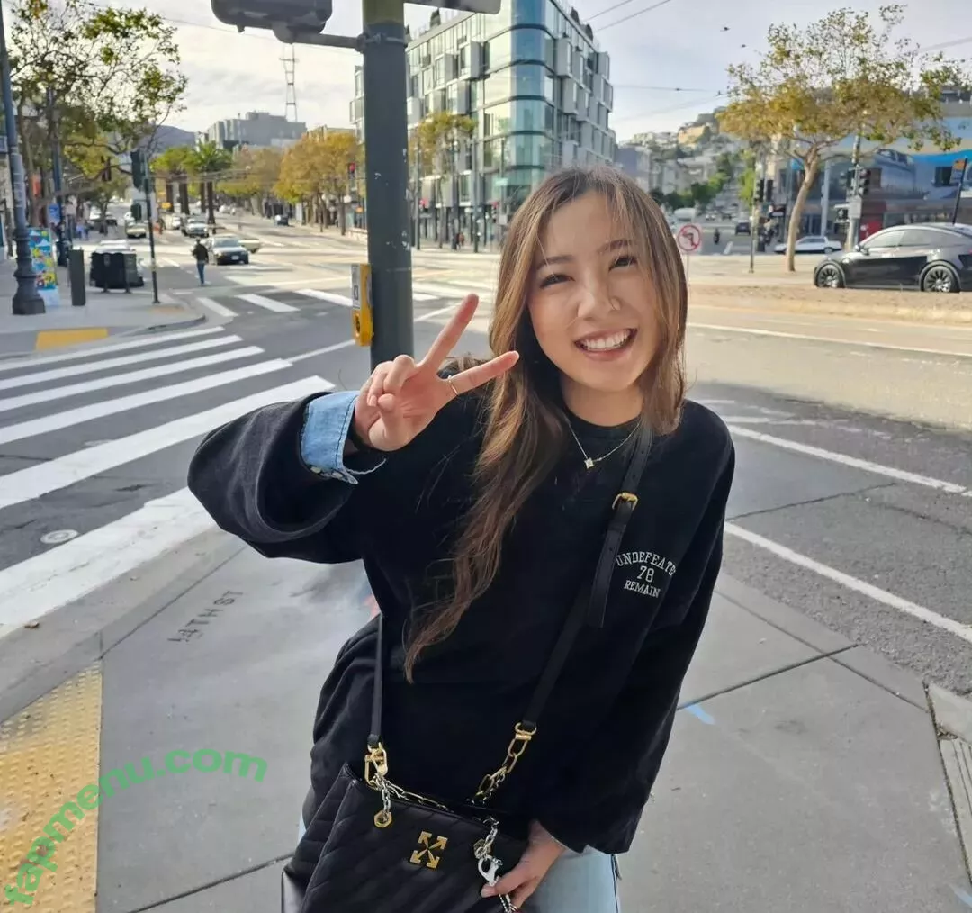 Fuslie nude photo #0488 (Leslie)