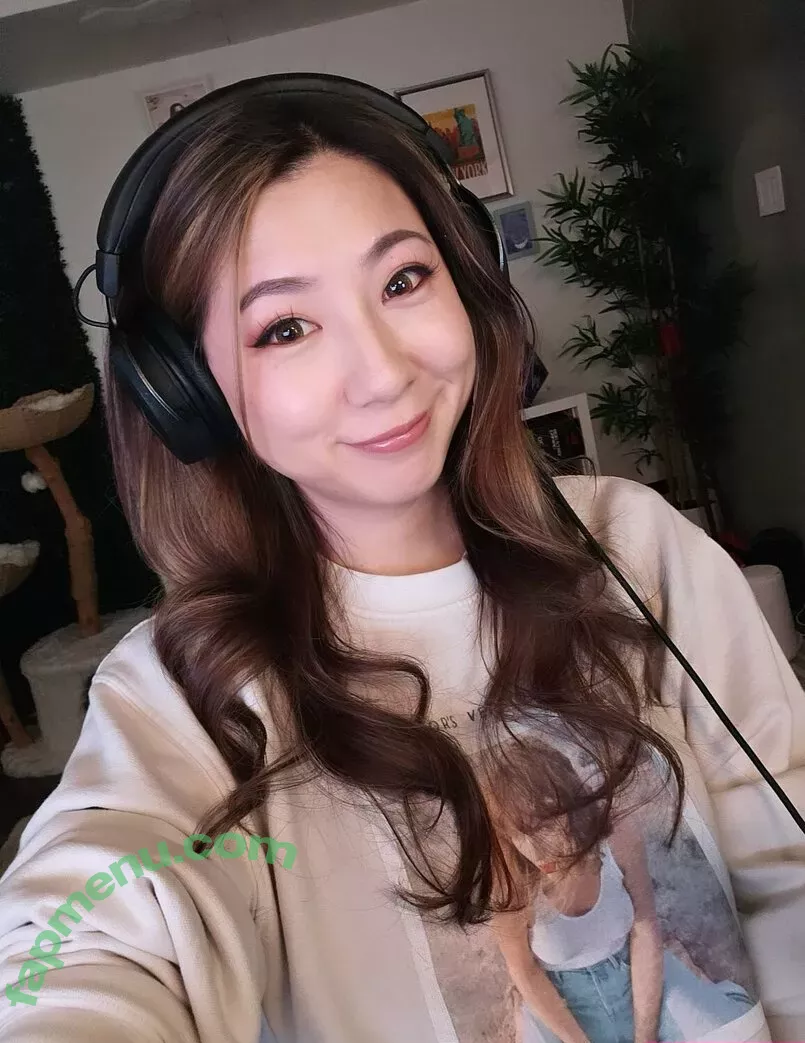 Fuslie nude photo #0509 (Leslie)