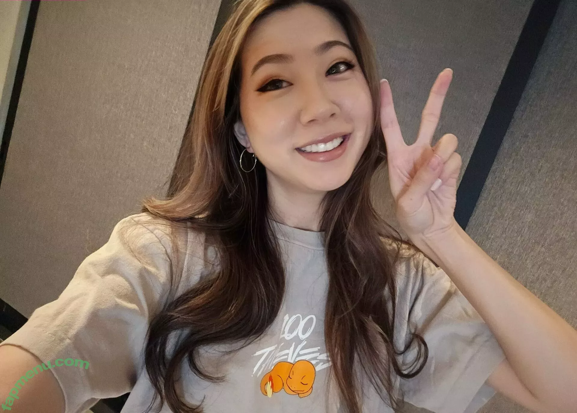 Fuslie nude photo #0511 (Leslie)