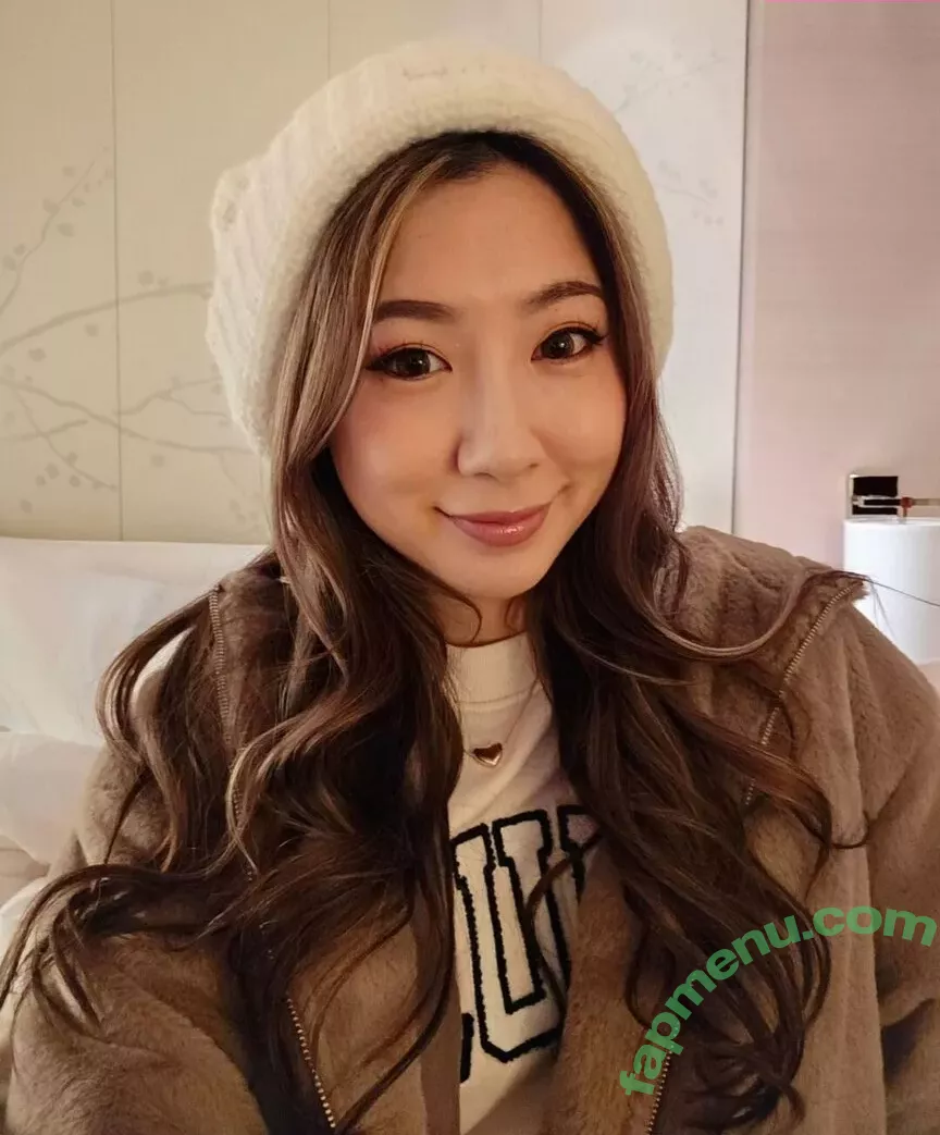 Fuslie nude photo #0516 (Leslie)
