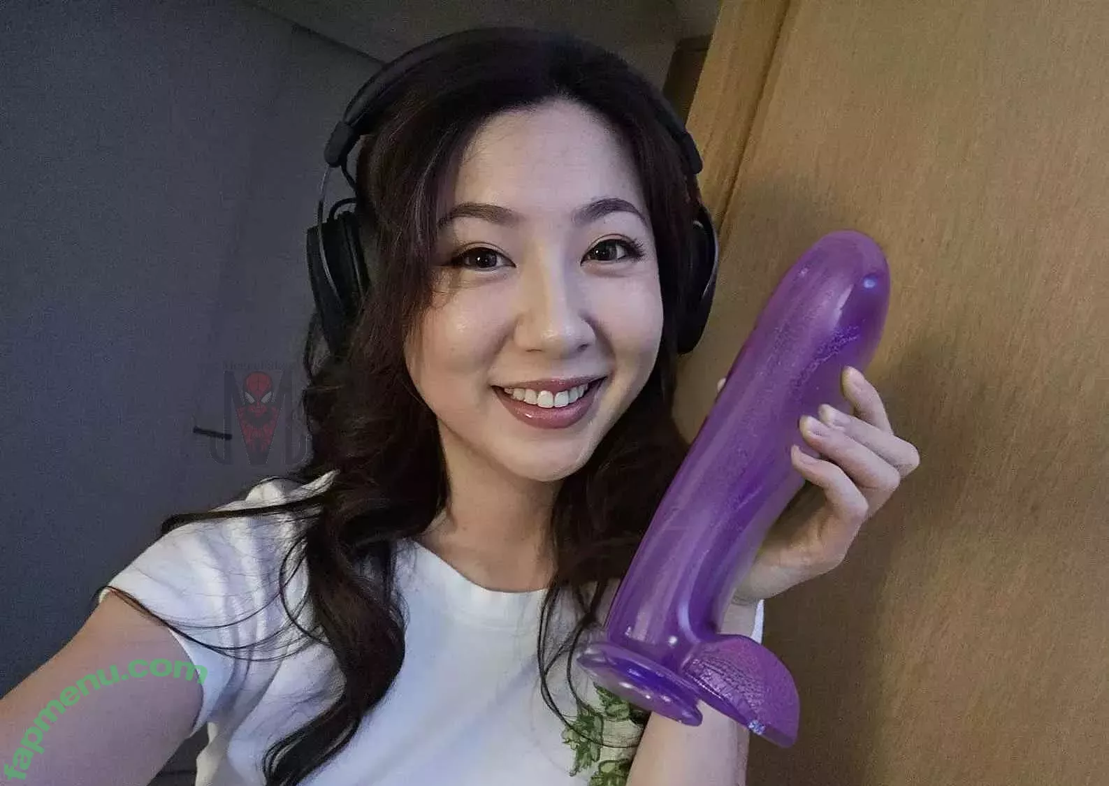 Fuslie nude photo #0644 (Leslie)