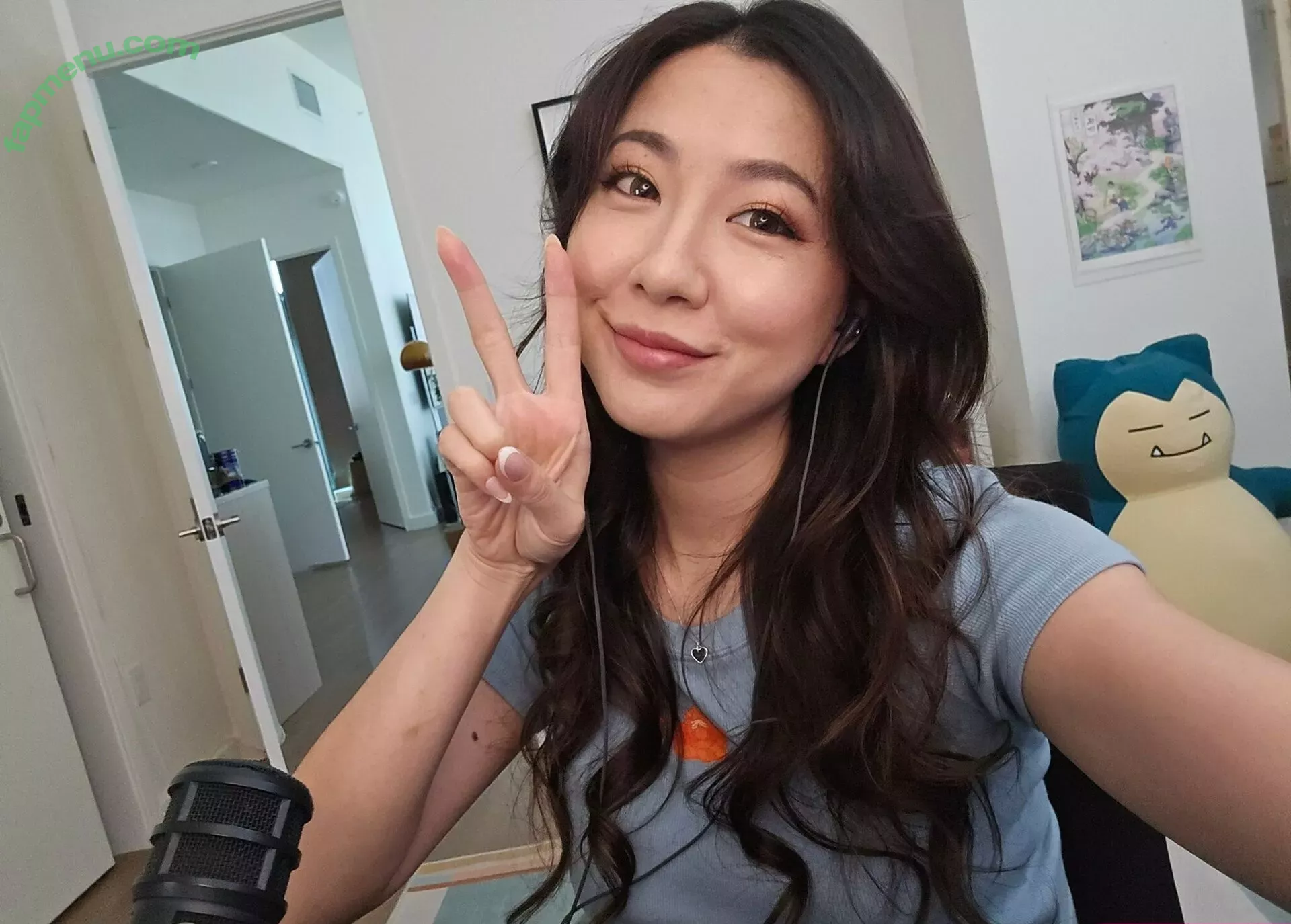 Fuslie nude photo #0715 (Leslie)