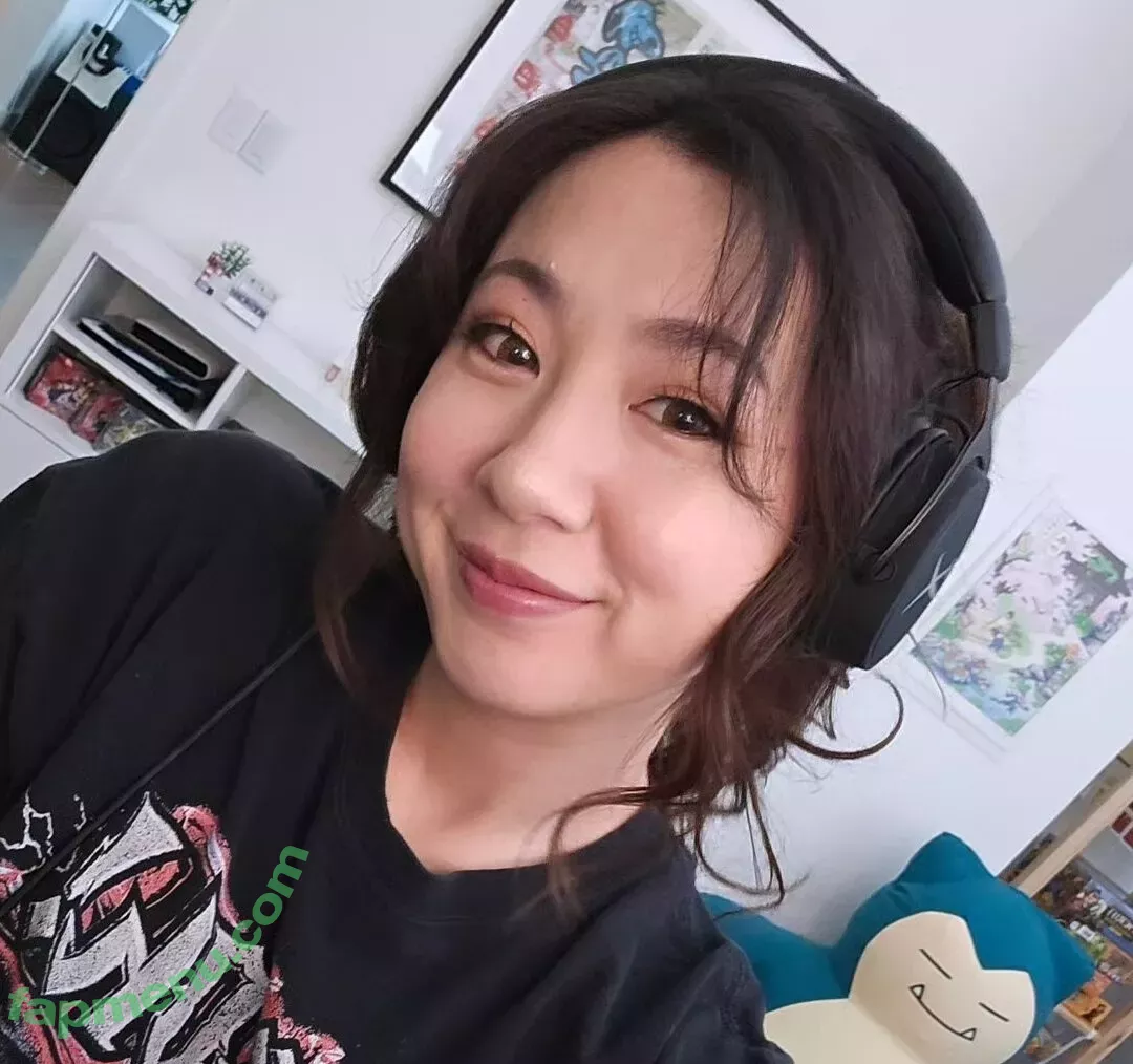 Fuslie nude photo #0718 (Leslie)