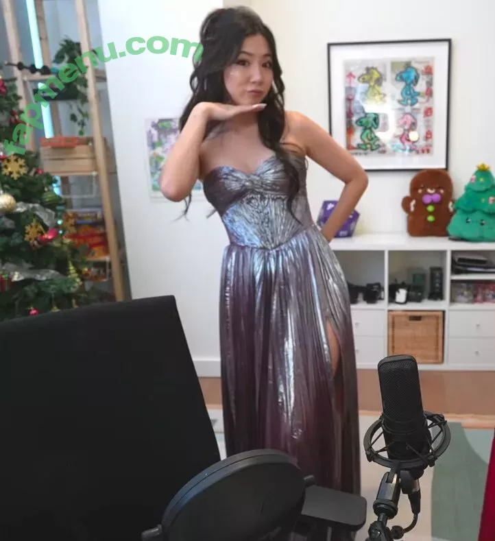 Fuslie nude photo #0719 (Leslie)