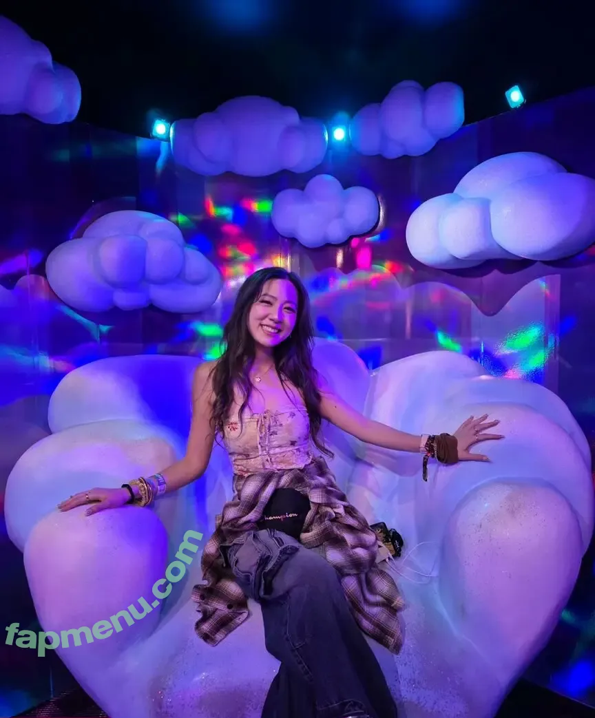 Fuslie nude photo #0768 (Leslie)