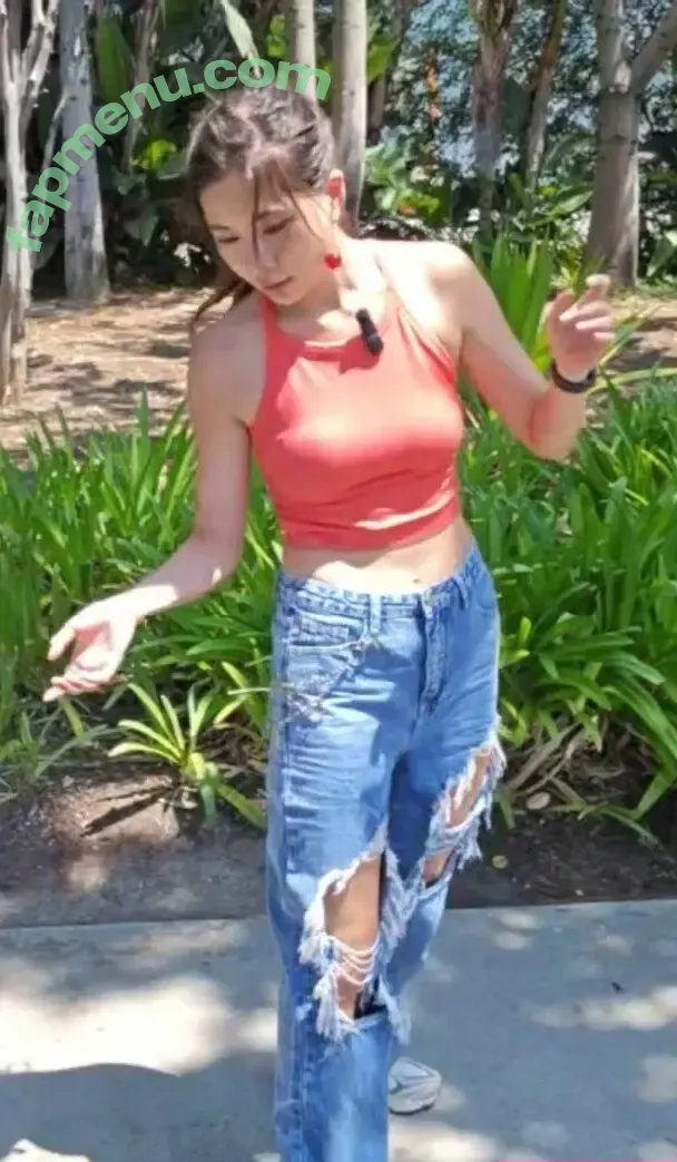 Fuslie nude photo #0810 (Leslie)