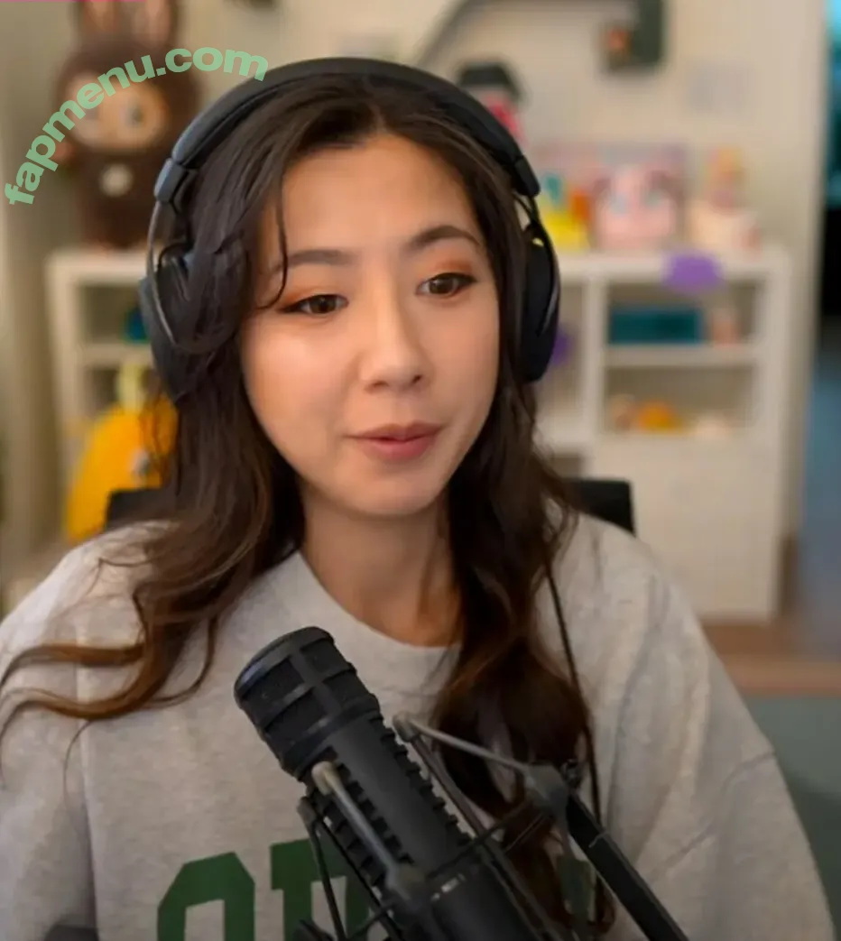 Fuslie nude photo #0849 (Leslie)