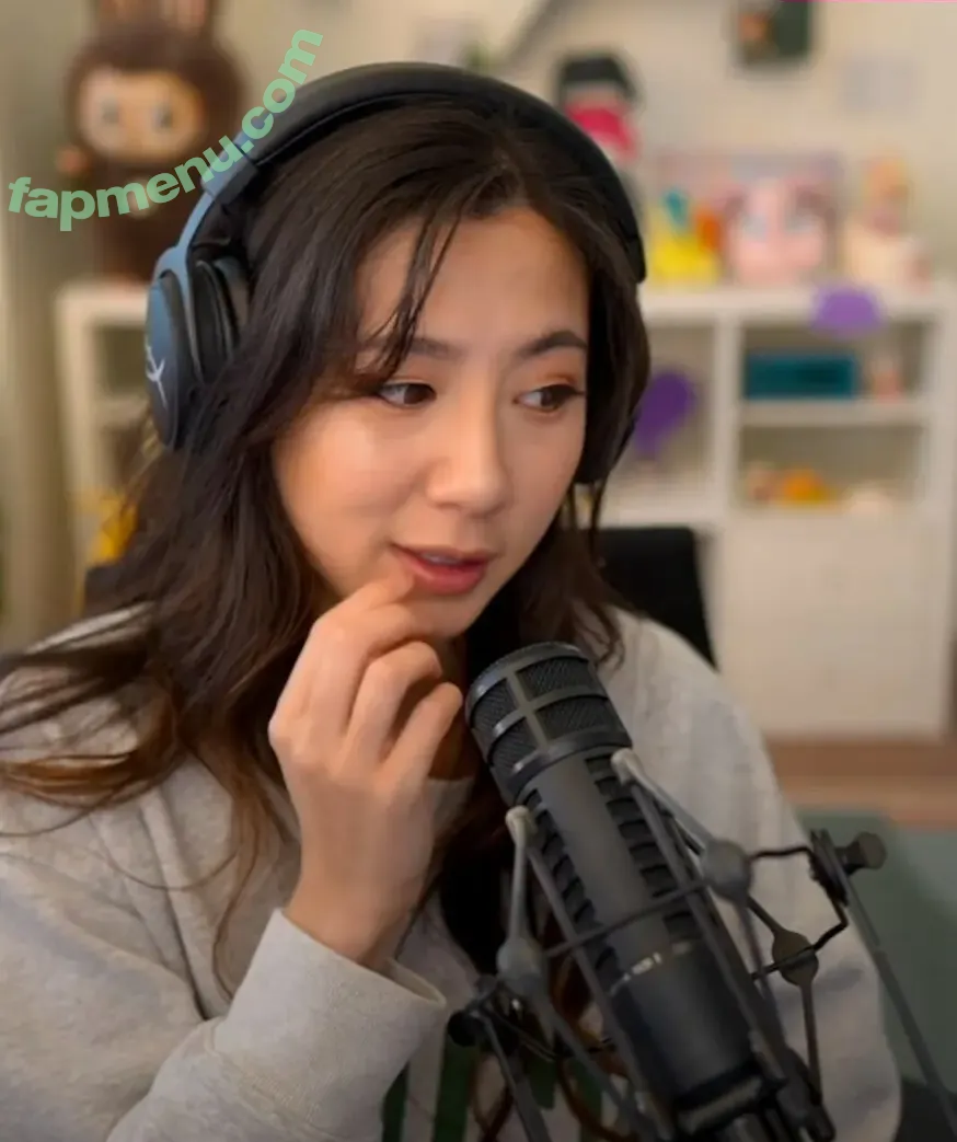 Fuslie nude photo #0856 (Leslie)