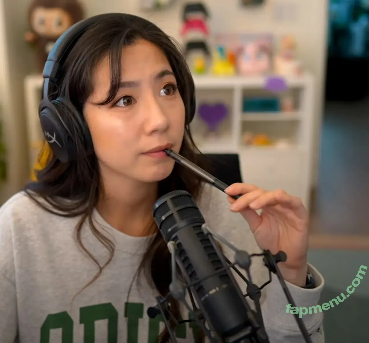 Fuslie nude photo #0858 (Leslie)
