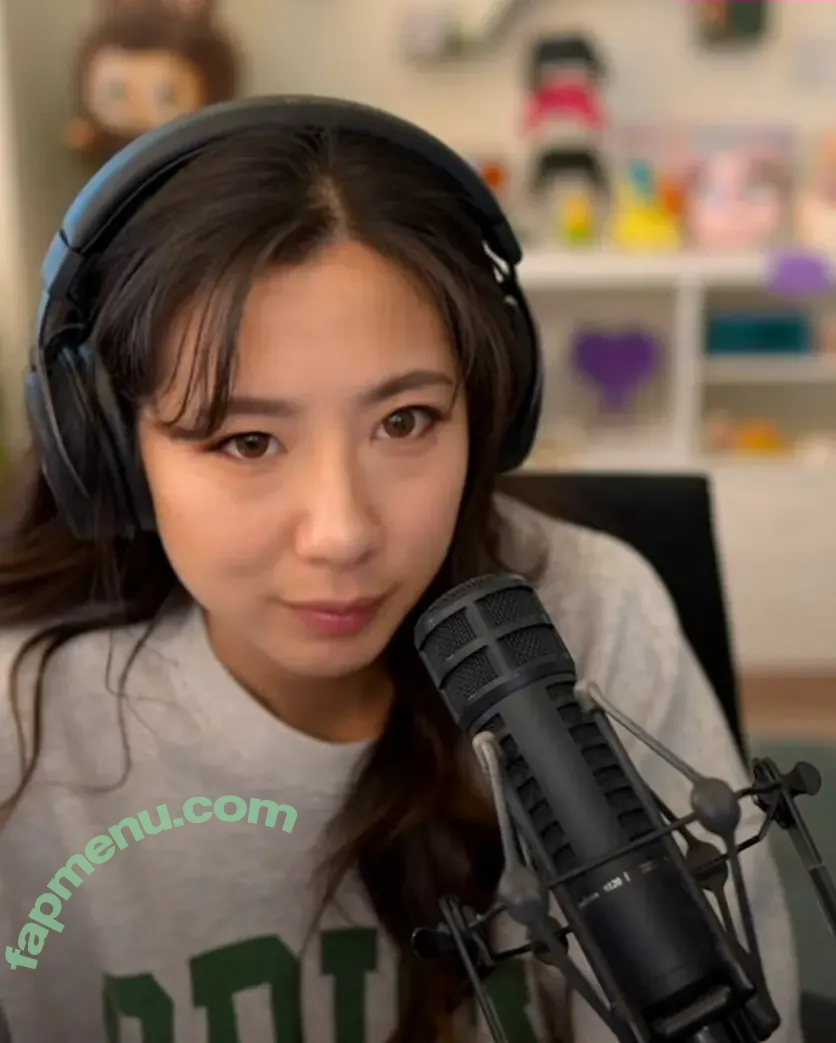 Fuslie nude photo #0861 (Leslie)