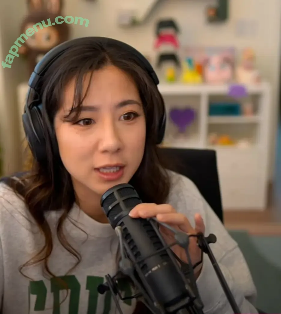 Fuslie nude photo #0863 (Leslie)