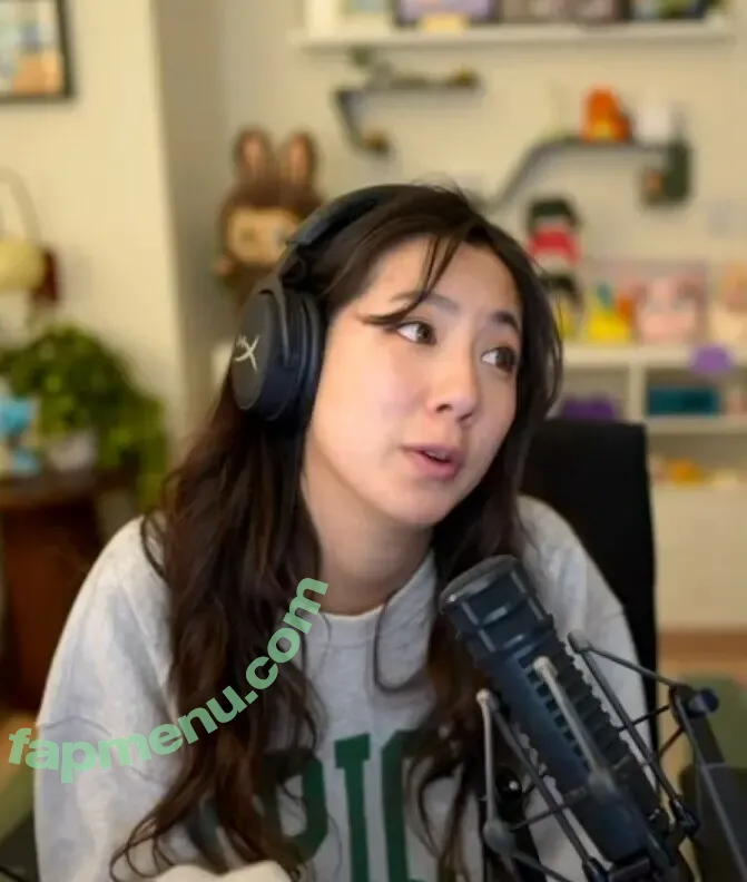 Fuslie nude photo #0864 (Leslie)